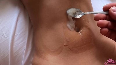 Tiefer Blowjob und leidenschaftlicher Sex in Großaufnahme - Gegessenes Sperma