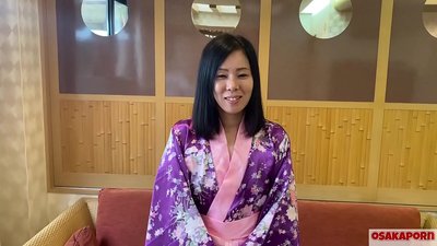 Eine 41 Jahre alte japanische Frau betrügt ihren Mann und die Jungs haben Sex für Geld. Asiatische Schlampe liebt schwarzen haarigen Muschi-Sex, Tattoos und Blowjobs. masturbiert stehend doggy IFOM OSAKAPORN